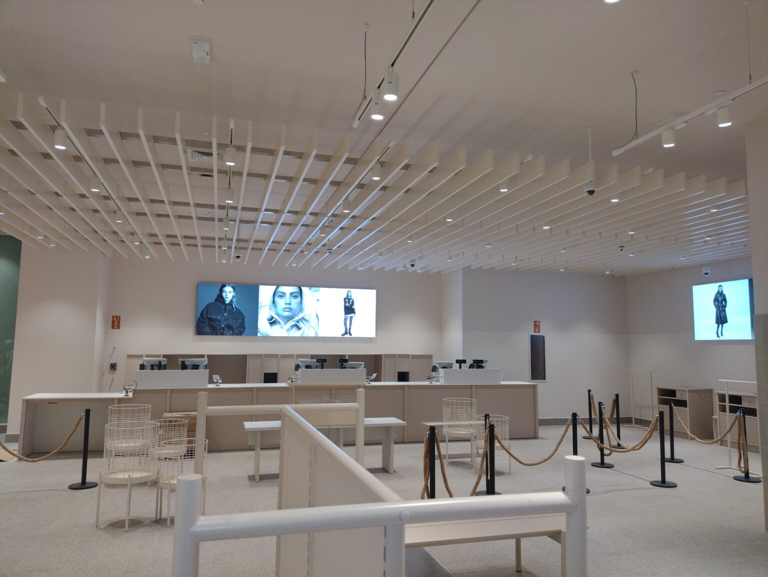 Tienda H&M Costanera Center 2023 Providencia 10
