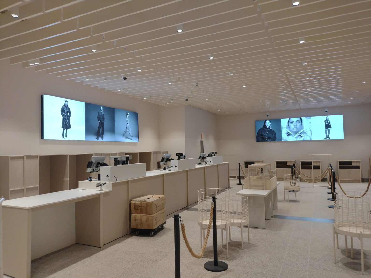 Tienda H&M Costanera Center 2023 Providencia 12