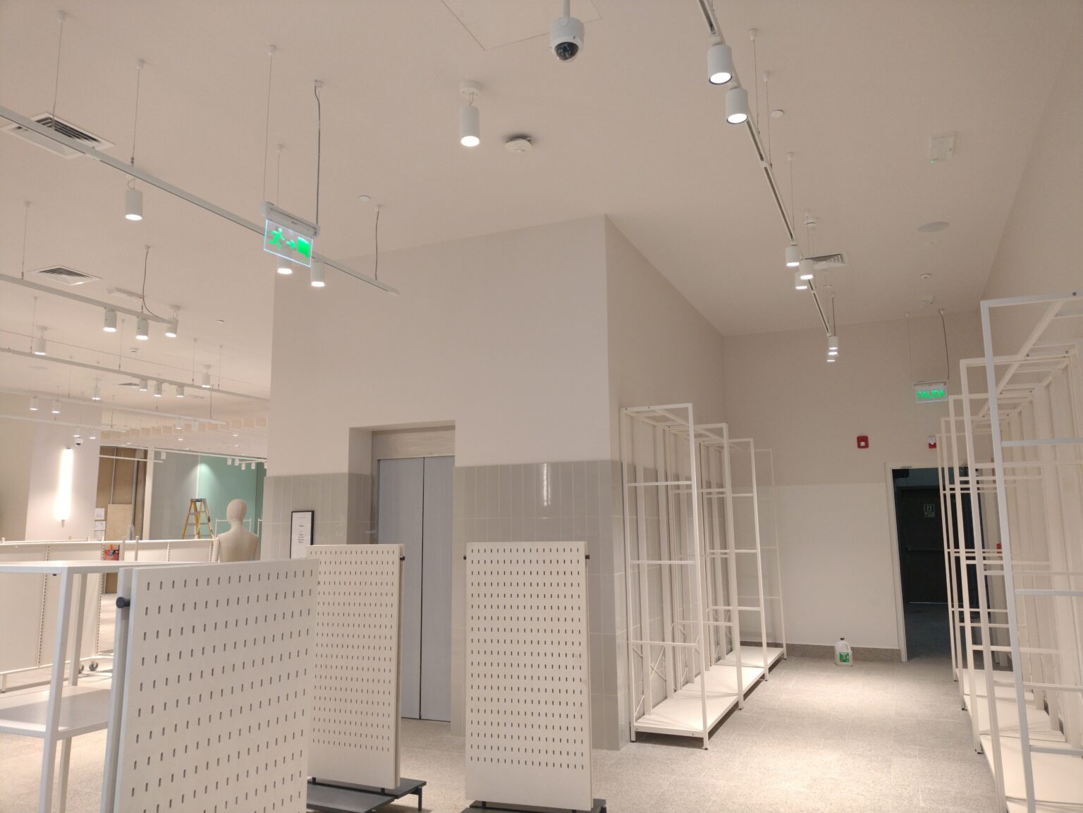 Tienda H&M Costanera Center 2023 Providencia 9