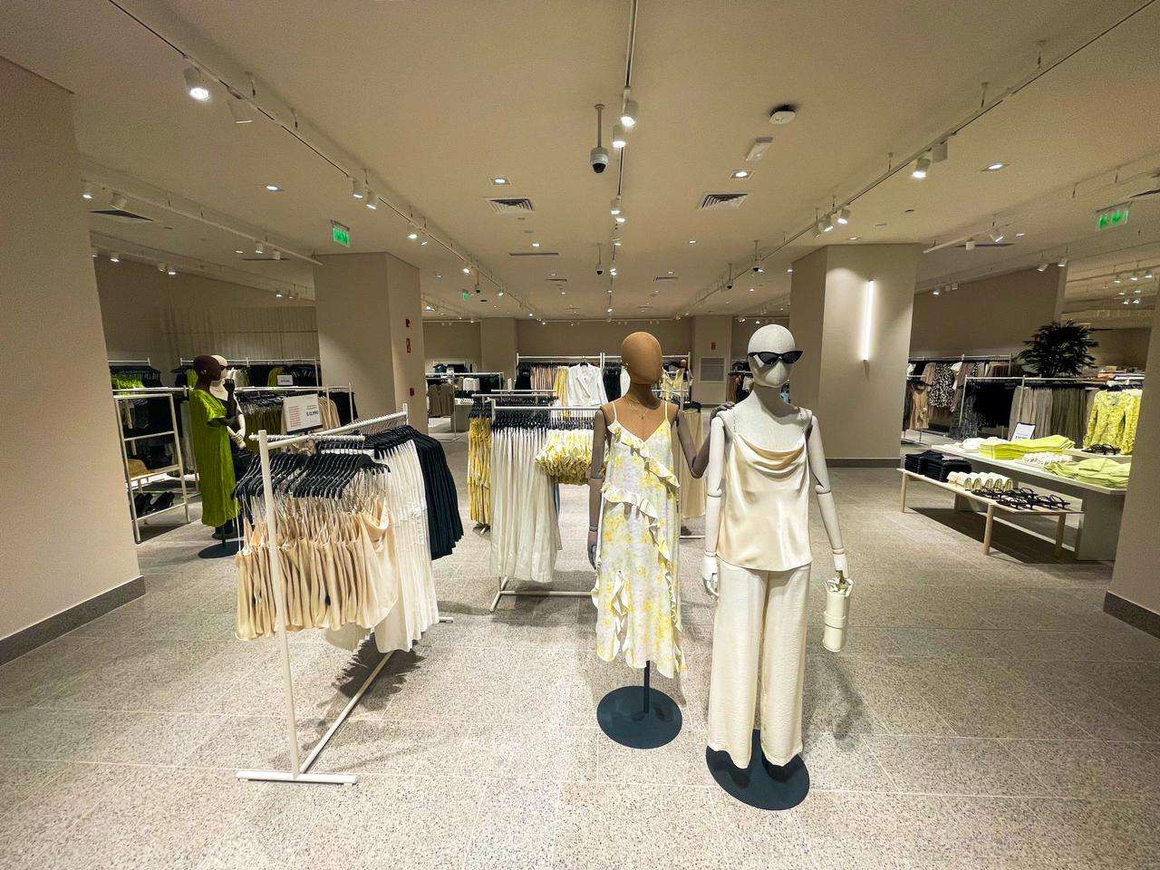 Tienda H&M Mall Plaza Egaña 2023, La Reina 12