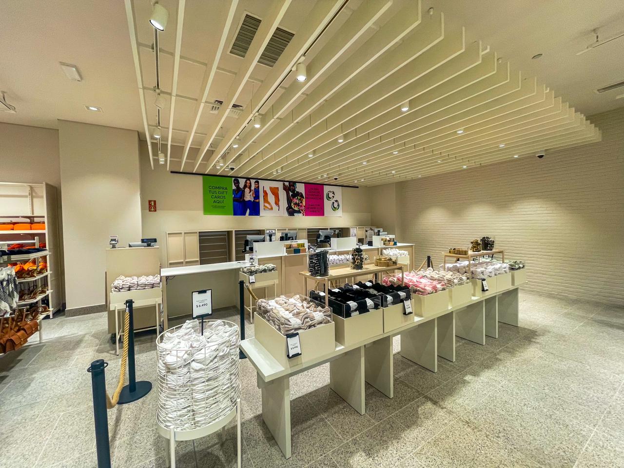 Tienda H&M Mall Plaza Egaña 2023, La Reina 13