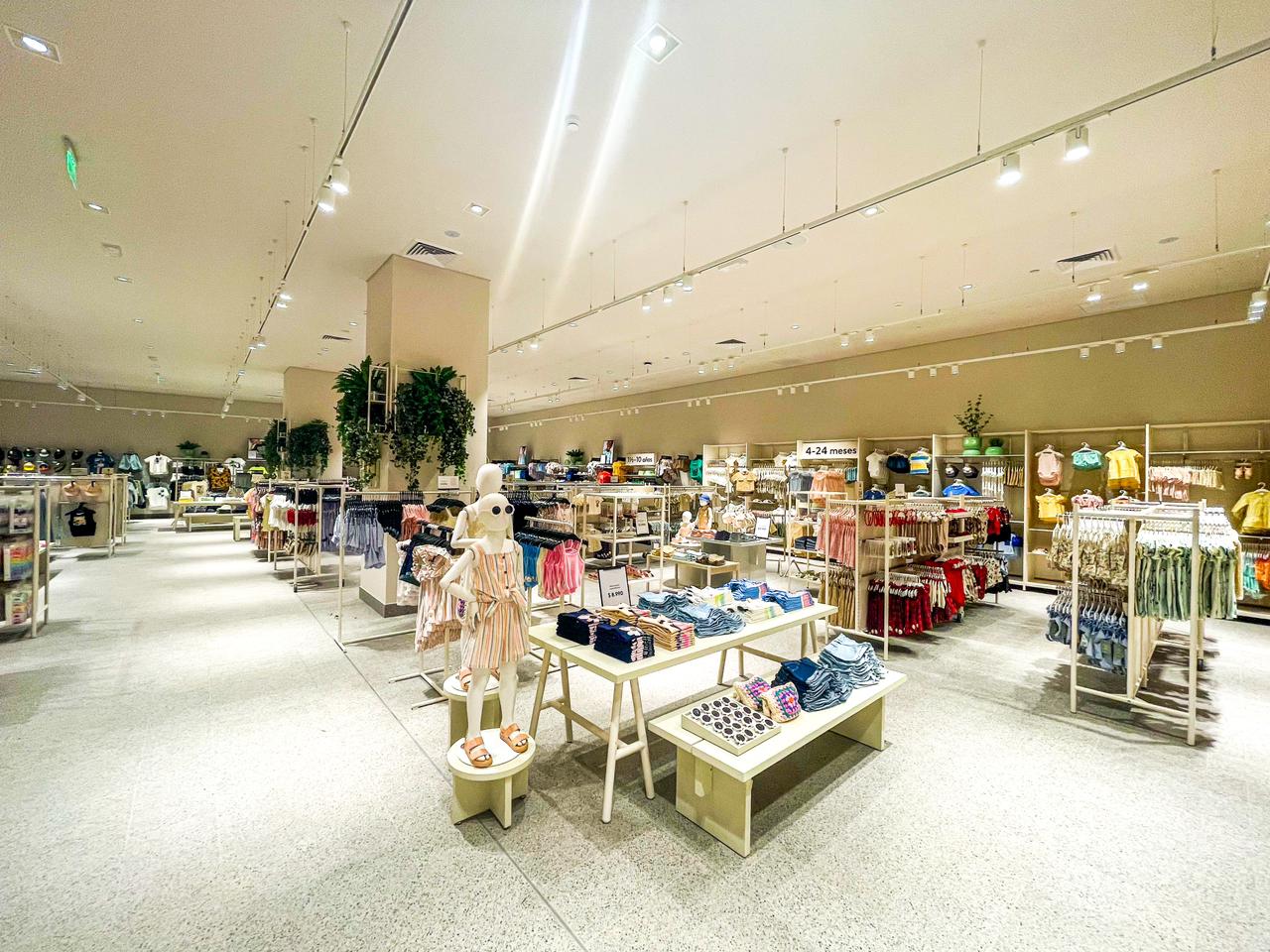 Tienda H&M Mall Plaza Egaña 2023, La Reina 14