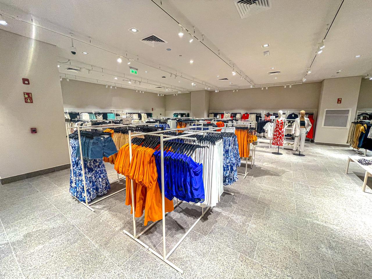 Tienda H&M Mall Plaza Egaña 2023, La Reina 15