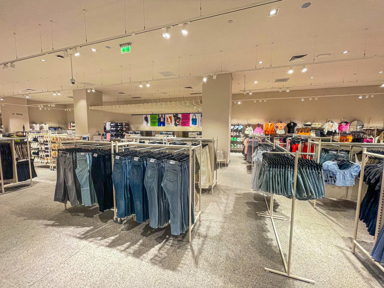 Tienda H&M Mall Plaza Egaña 2023, La Reina 7